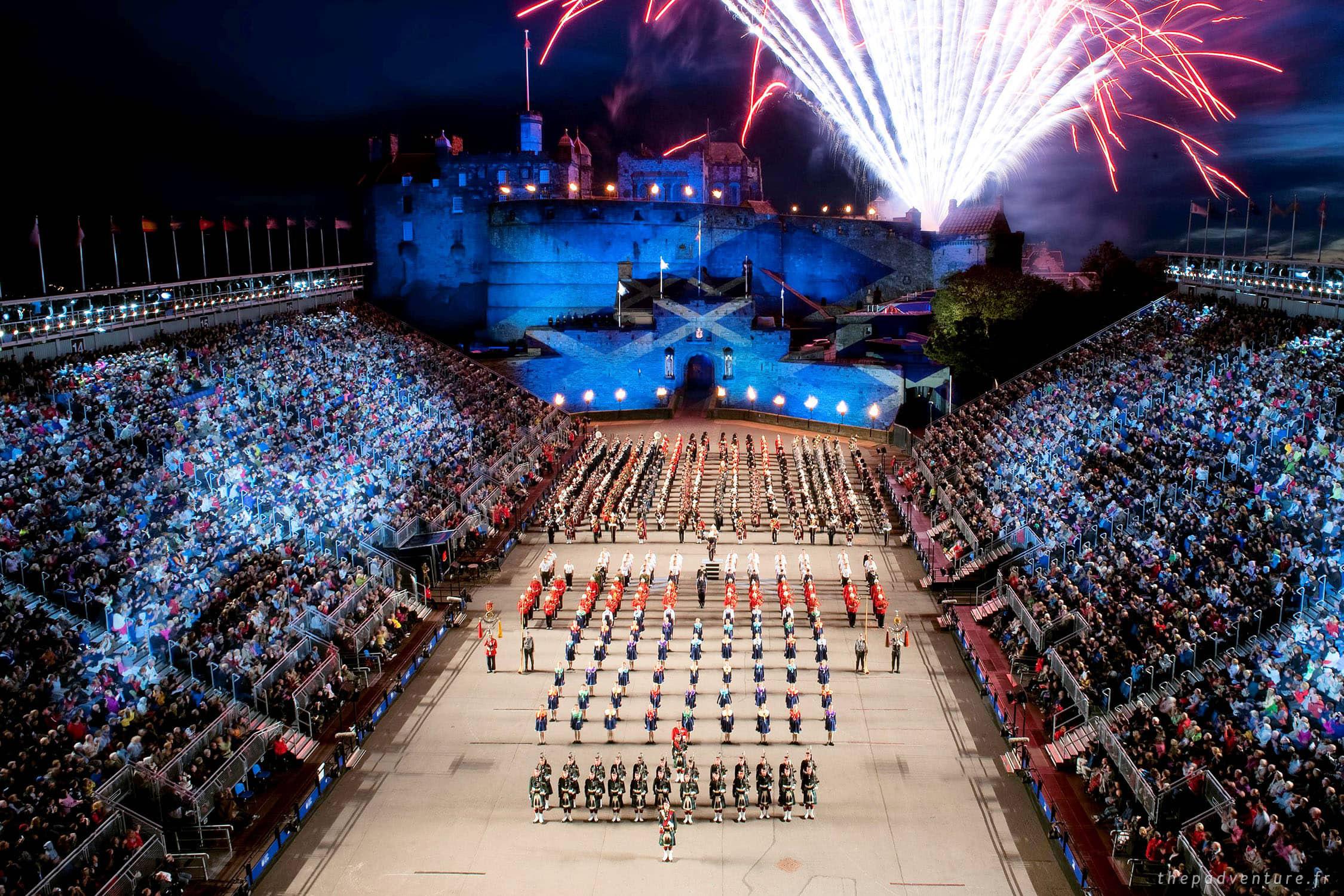 Spectacle du Royal Edinburgh Military Tattoo devant le château d’Édimbourg