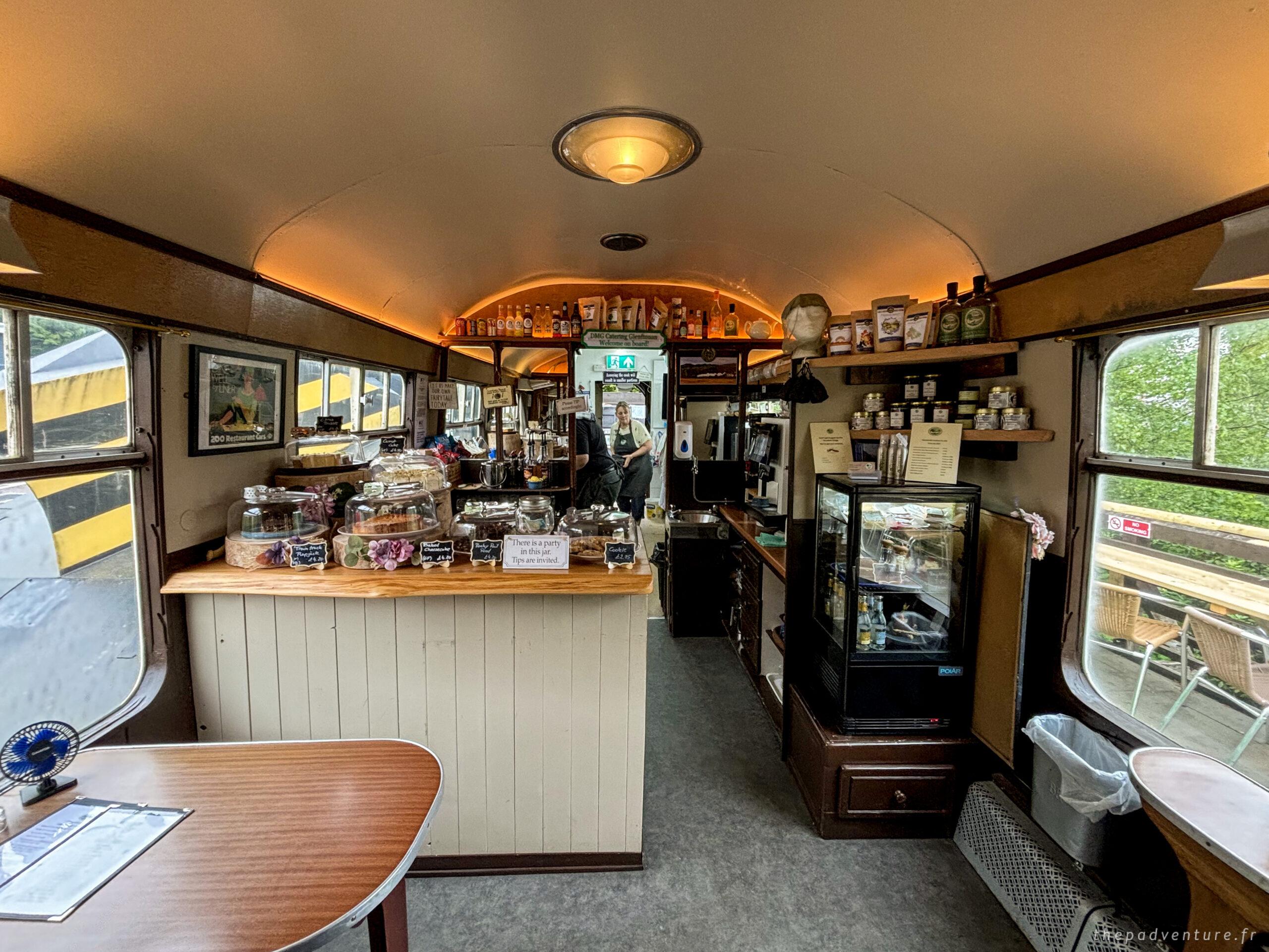 Comptoir et pâtisseries du Dining Car de Glenfinnan