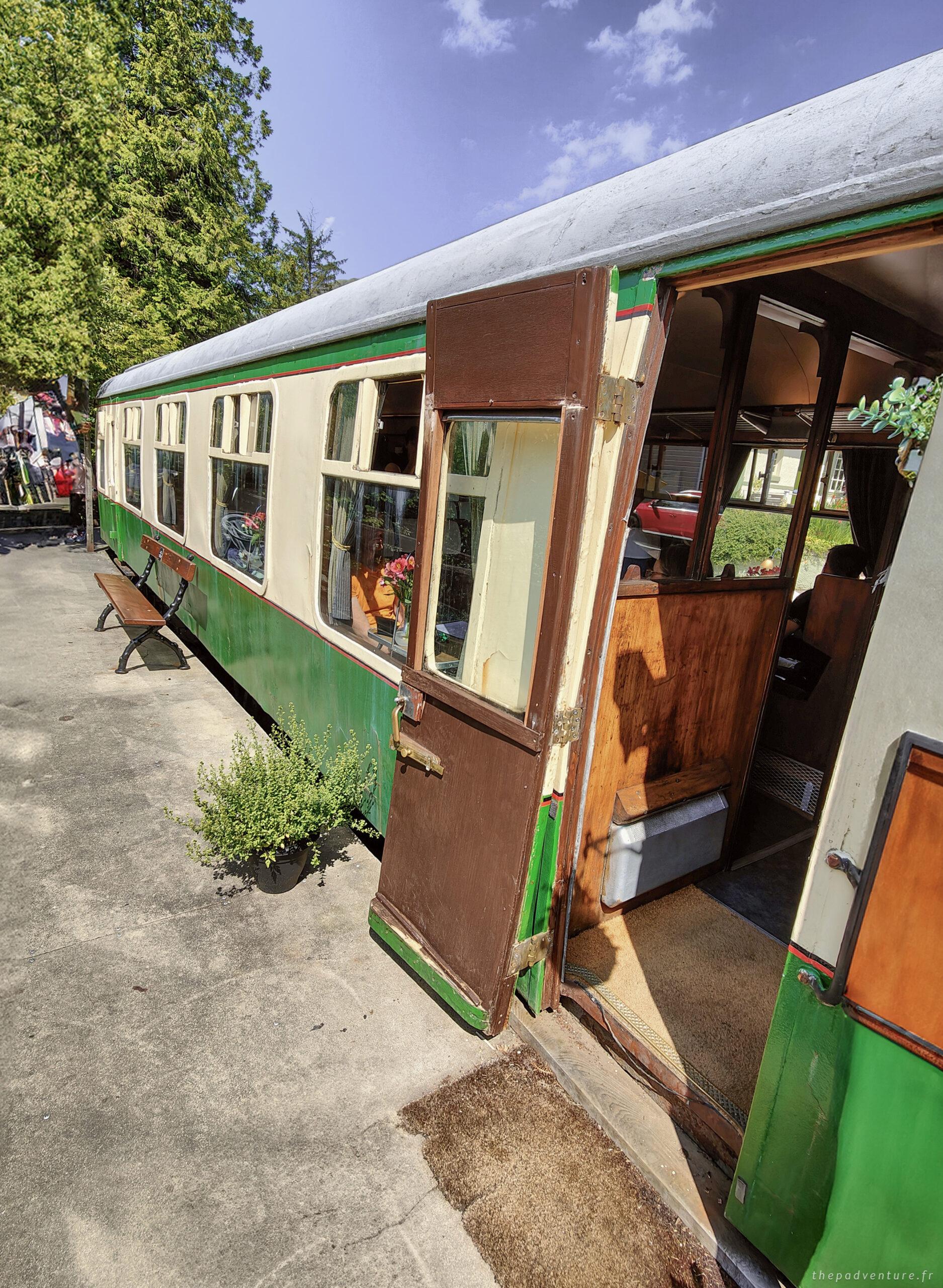 Ancienne voiture ferroviaire abritant le Dining Car de Glenfinnan