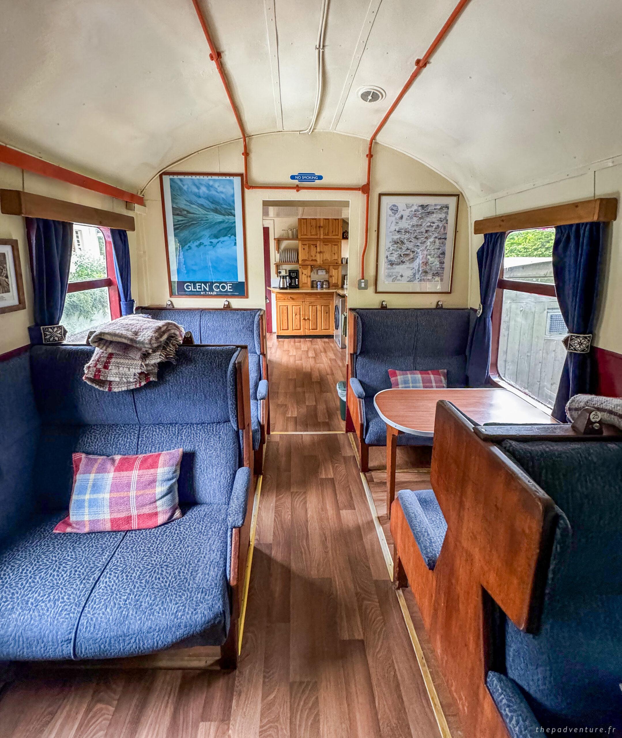 Salon aménagé dans le wagon Glenfinnan Sleeping Car