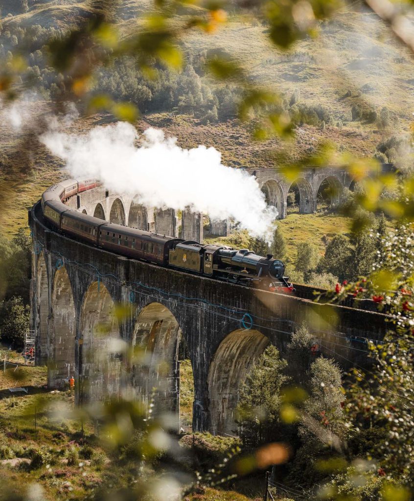 Le Jacobite Steam Train sur le viaduc de Glenfinnan