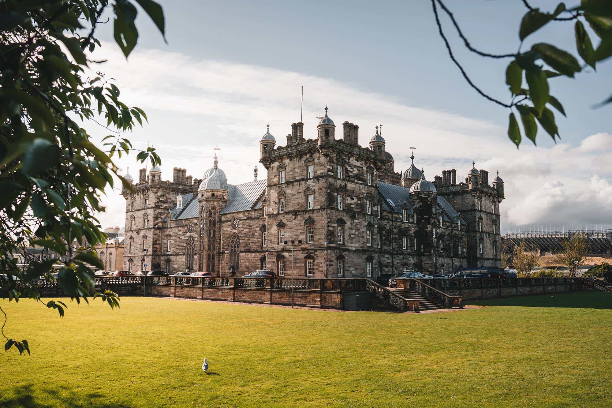 Bâtiments à tourelles de George Heriot’s School vus depuis Édimbourg
